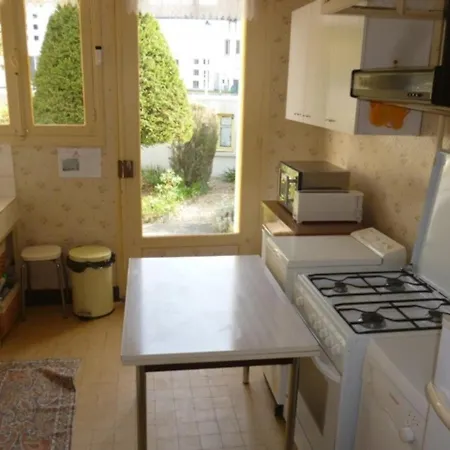 Maison F6 En Centre-ville De Royan, A 150m De La Plage, Avec Garage Et Jardin - Fr-1-71-55 펜션 *