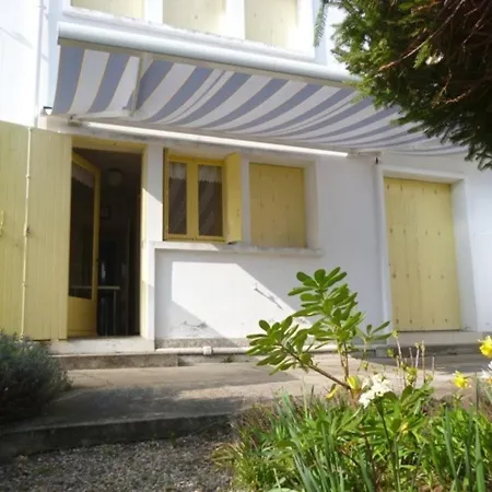 Maison F6 En Centre-ville De Royan, A 150m De La Plage, Avec Garage Et Jardin - Fr-1-71-55 Ρουαγιάν
