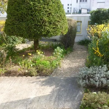 Maison F6 En Centre-ville De Royan, A 150m De La Plage, Avec Garage Et Jardin - Fr-1-71-55 Nyaraló *